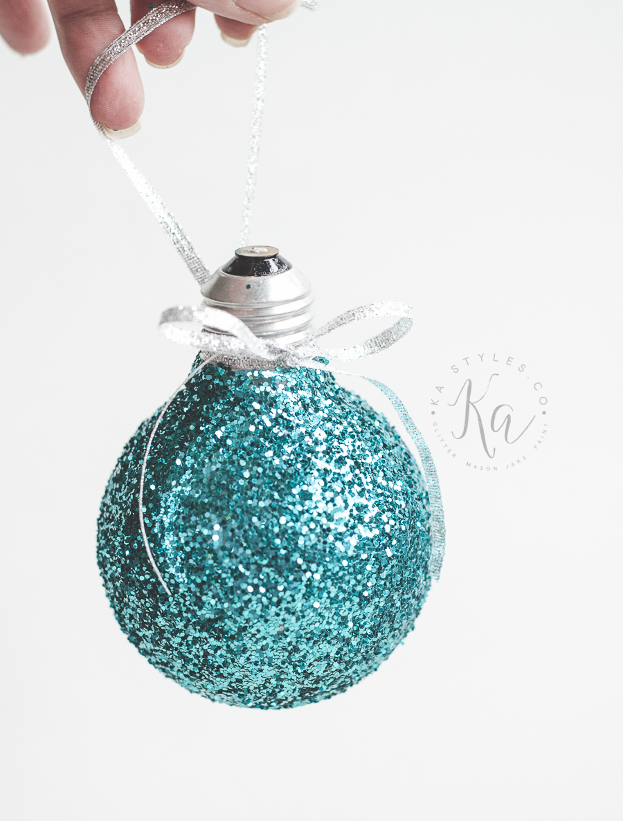 upcycled-glitter-lightbulb-ornament