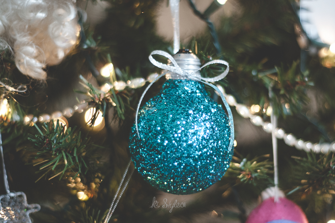 DIY Turquoise Glitter Light bulb tree ornament.