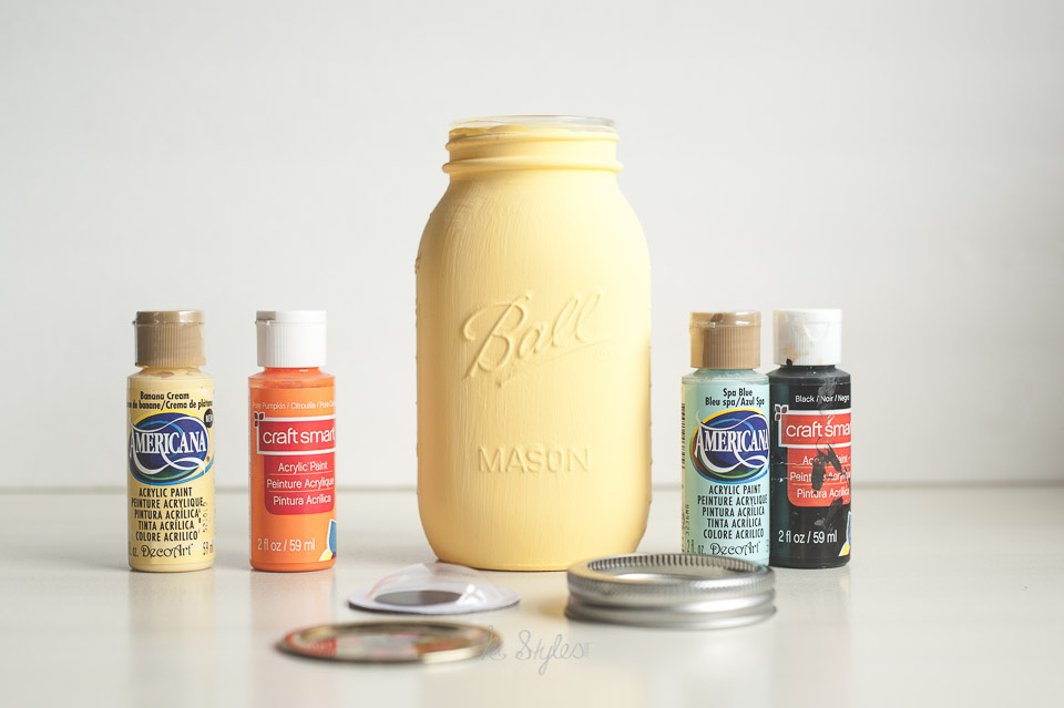Painted minion mason jars